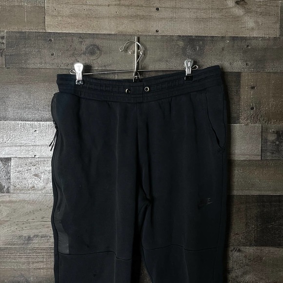 SOLD Nike Sportswear Tech Fleece Joggers Large - Picture 2 of 6